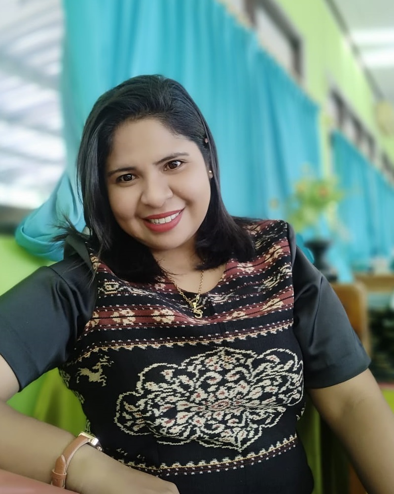 Yulsia M. Riwu, S.Pd.